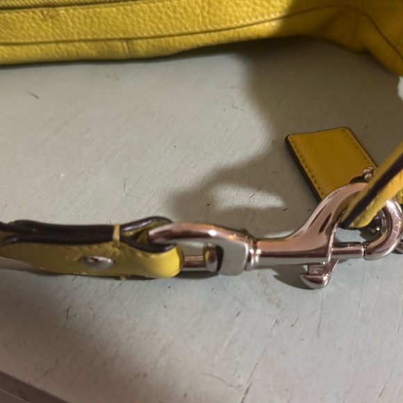 Coach Yellow pebble leather Hampton hobo bag - Picture 5 of 11